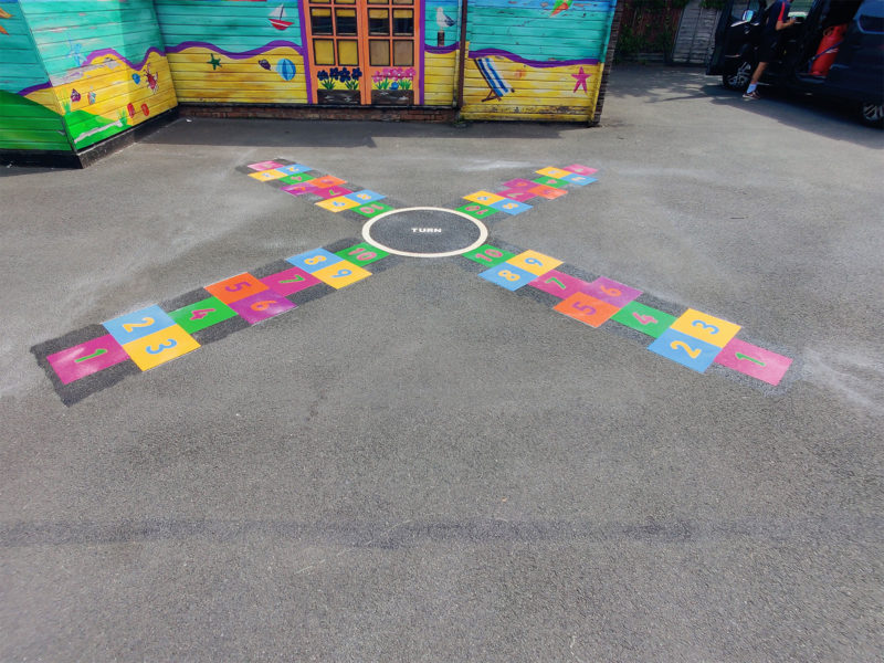 Oakleigh-School-4-Way-Hopscotch-Playground-Marking