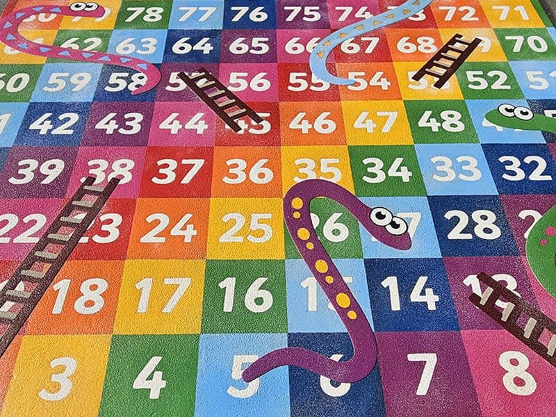 Snakes-and-Ladders-1-100-Solid-Close-Up