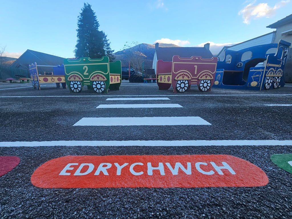 Ysgol-Dolbadarn-Welsh-Stop-Look-Listen-Playground-Marking-Small-2